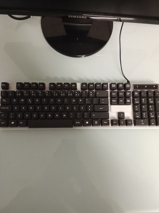 Conjunto PC – Monitor + Teclados + Colunas + Headset – Tudo a f