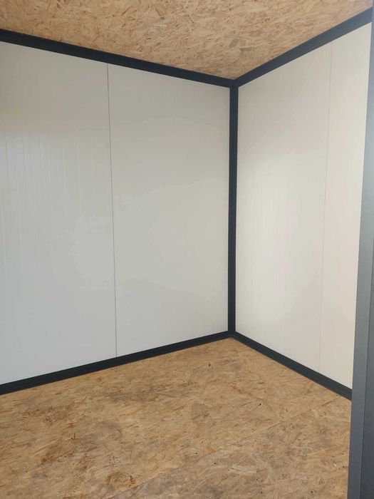 Stróżówka , kontener - 2.5x 2,5 x 2.7 h .