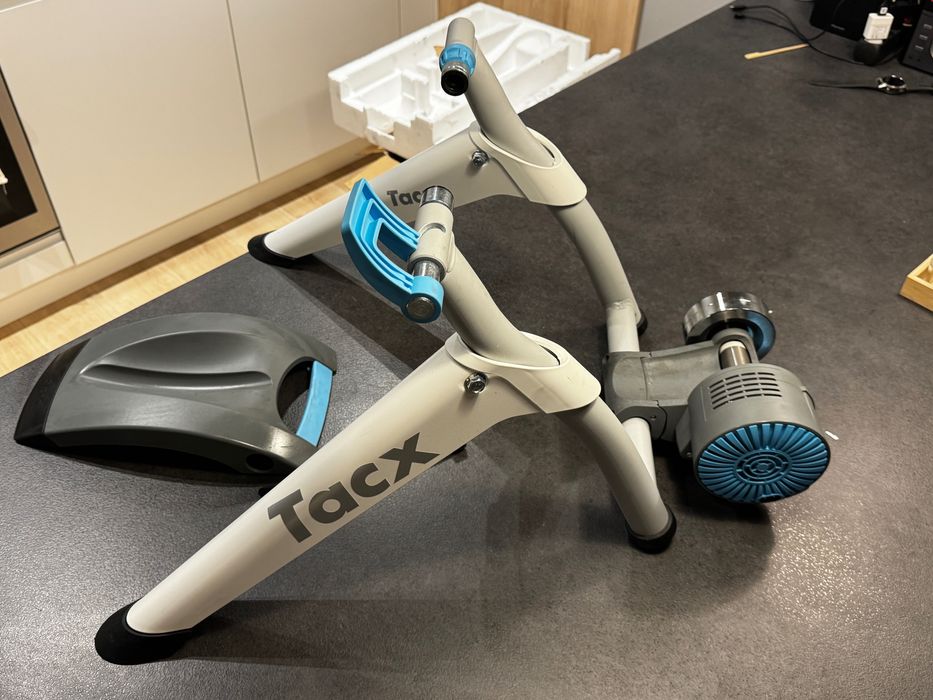 Trenażer Tacx Flow Smart
