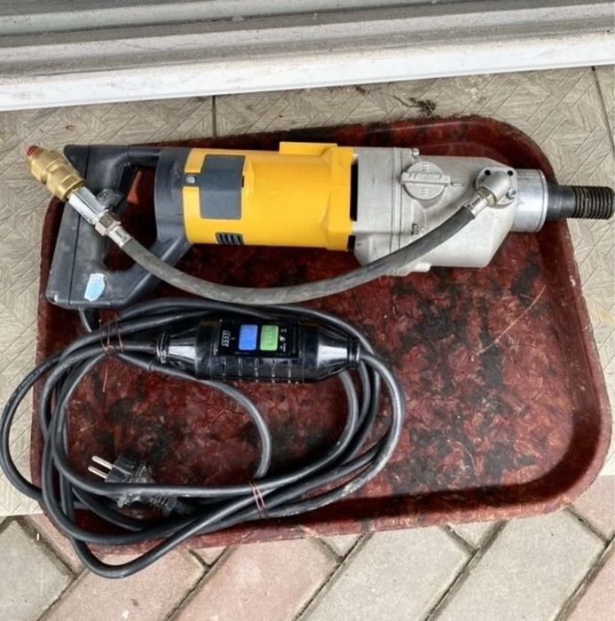 Станція для алмазного буріння. Італія