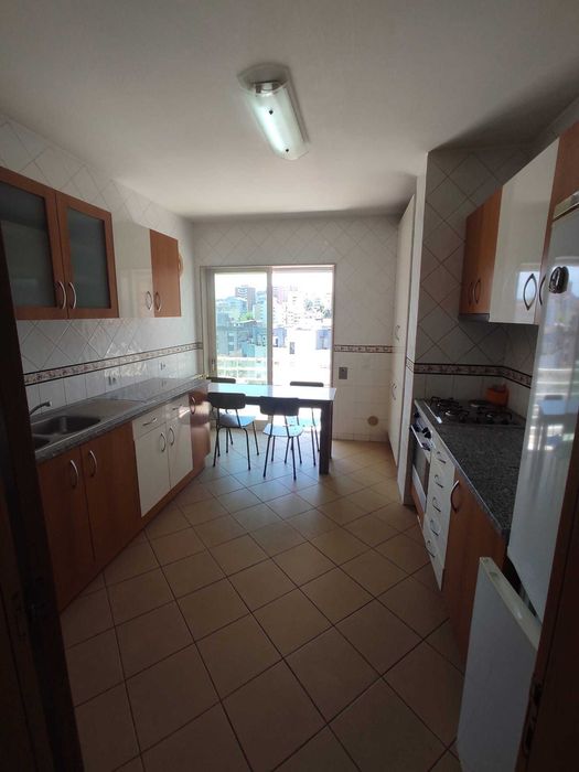 Espaçoso apartamento de 4 quartos - Coimbra