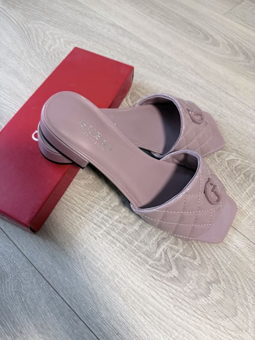 Лаковані шльопки Guess
