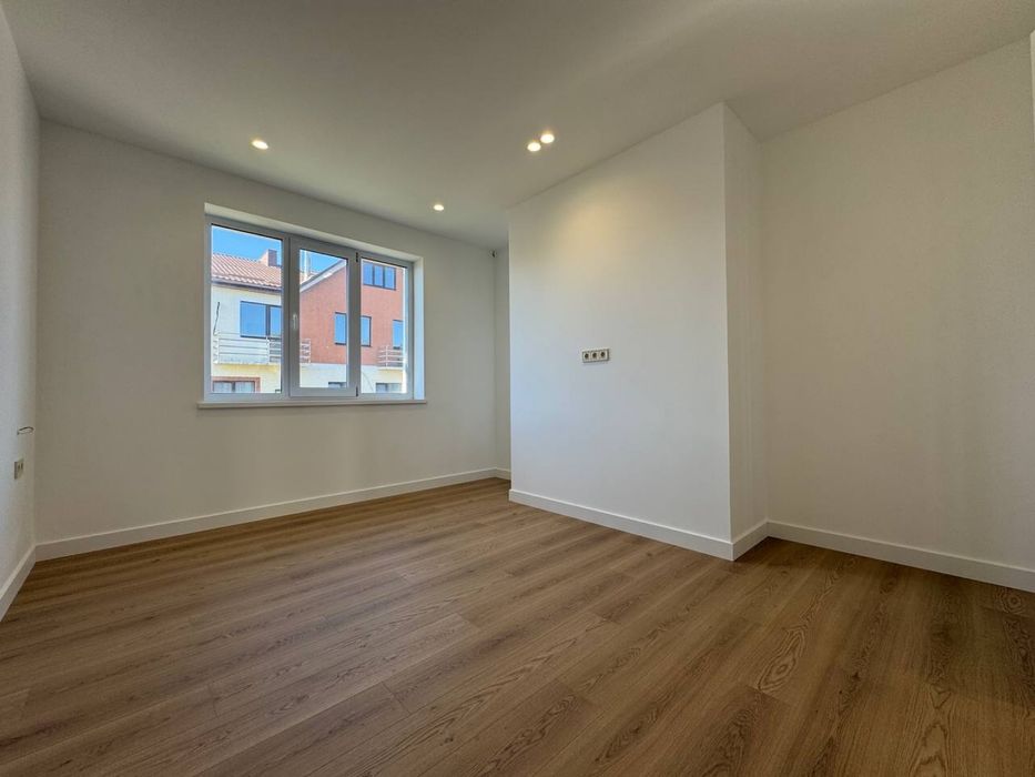 Продам котедж з ремонтом р-н Райський сад