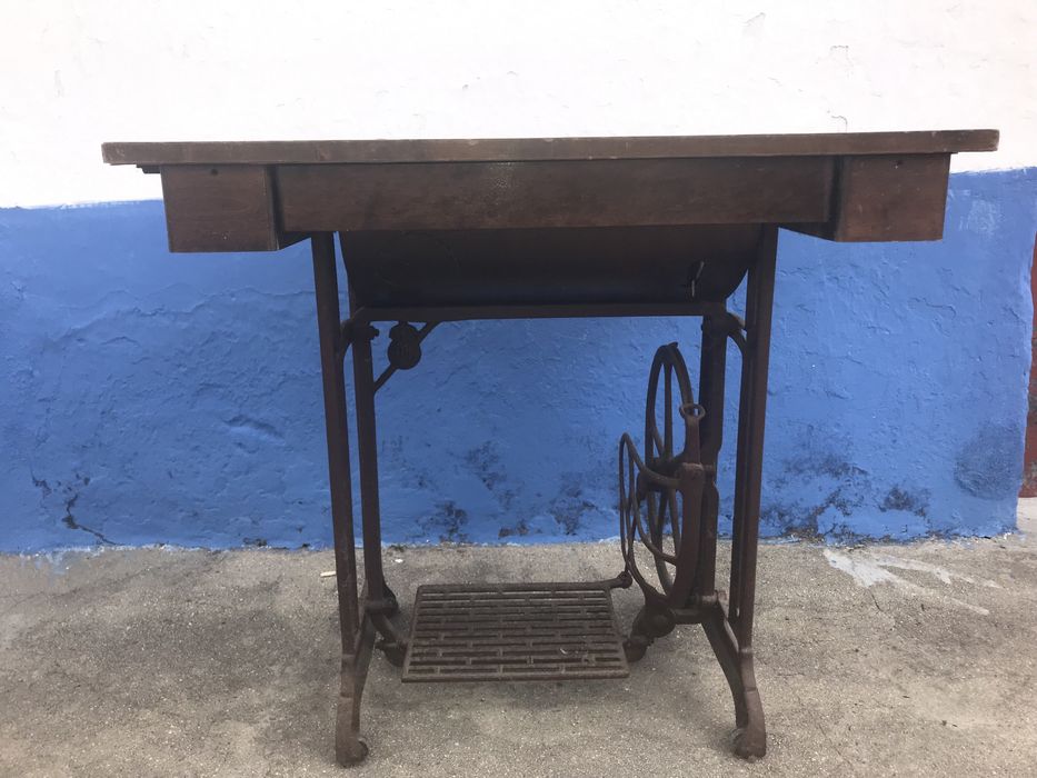 Antiga Maquina Husqvarna