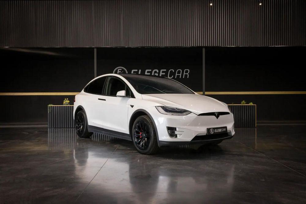 Tesla Model X Long Range518362176255447041