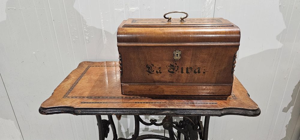 Máquina de Costura Antiga