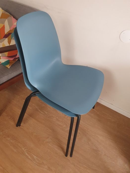Cadeira ikea SKALSTA azul e preto