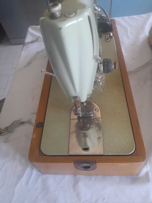 Maquina de costura singer