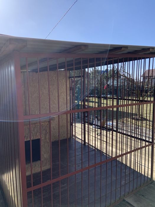 Продам вольєр для собаки б/в з будою всередині.