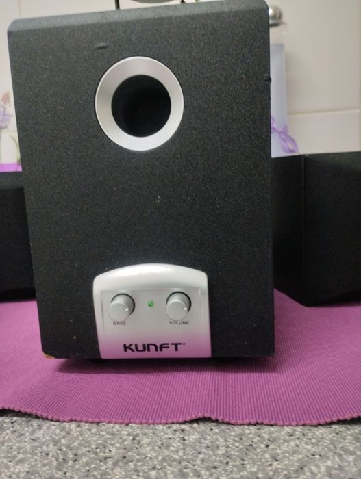 Speakers in very good condition64585125494274124