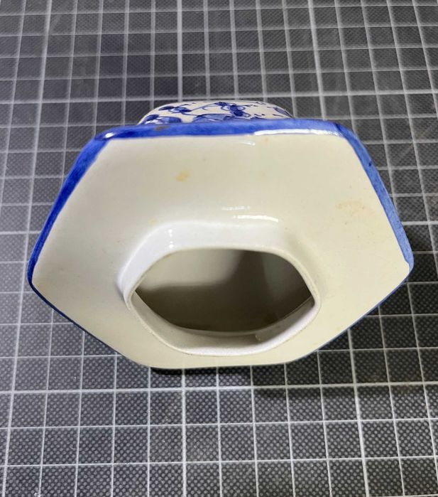 Pote vintage com tampa em faiança