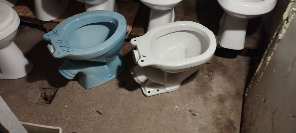 Продам унитазы б/y ,бачки и все к ним
