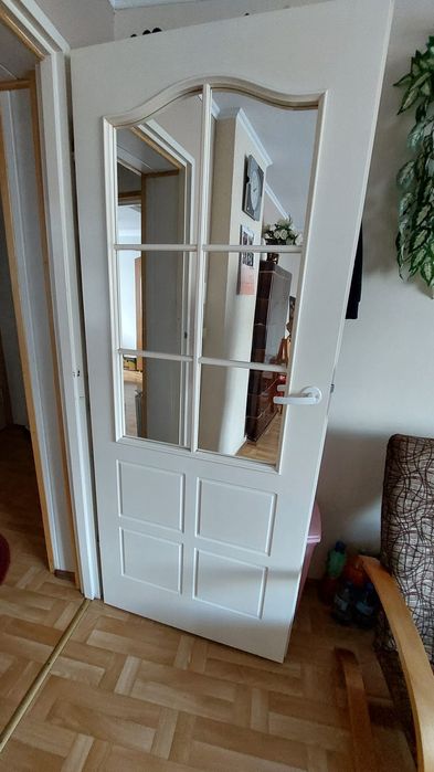 Drzwi 80 białe z lustrem