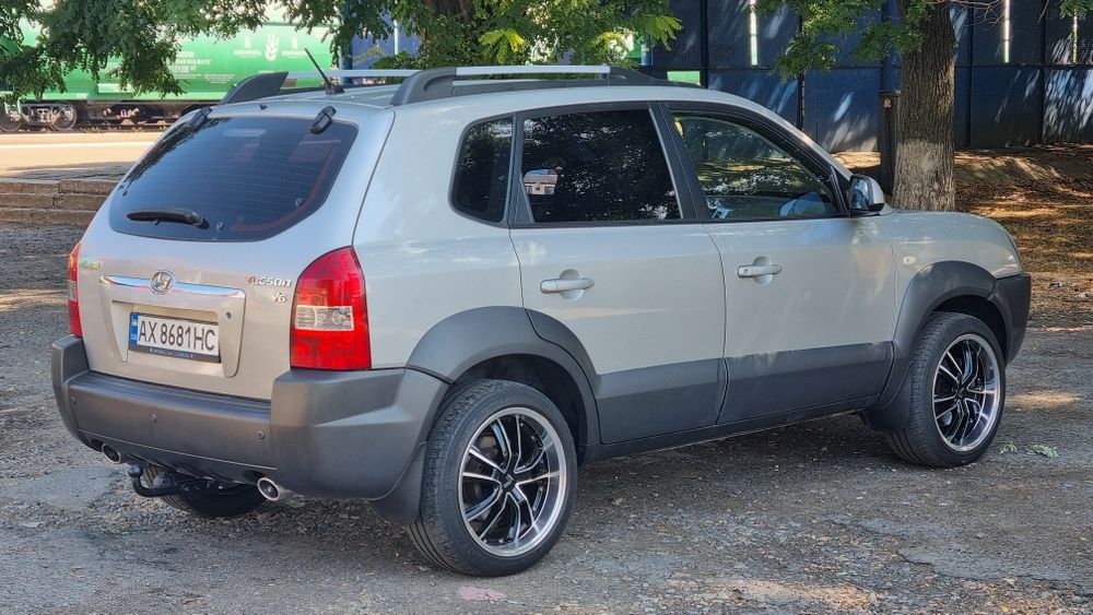 Продам Хюндай Туксон 2.7