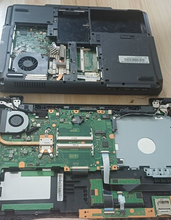 Złom komputerowy laptop 5 sztuki HP Toshiba Acer