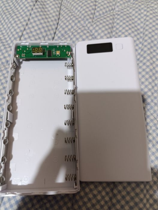 Продам корпус повербанка на 8 акумуляторів 18650