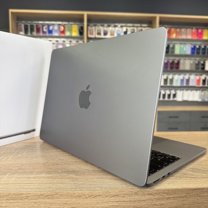 Apple MacBook Air 2022 (M2, 8GB RAM)