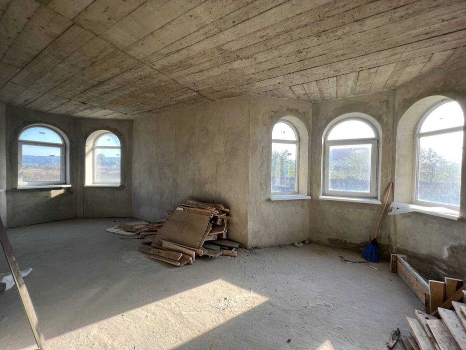 Продаж будинку 200 м² / 12 соток / гараж