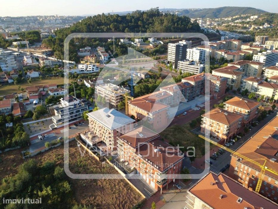 Apartamento T3 com 156 m², Terraço Amplo e Garagem | Santo António ...