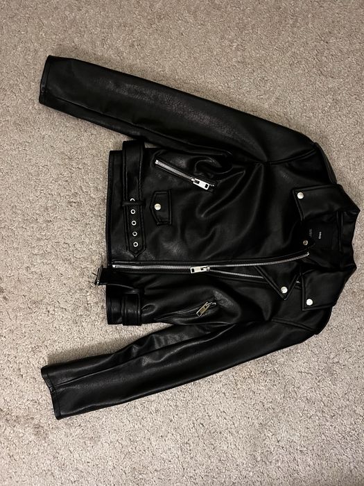 Куртка чорна .Косуха чорна Mango