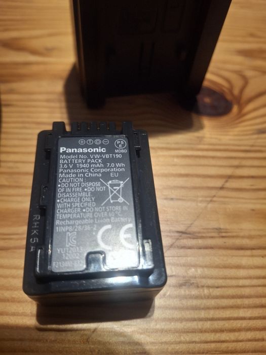 Оригінальна японська відеокамера Panasonic HC-V700