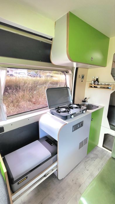 Aluga-se autocaravana para férias

Características:
• Dormida para 4 p
