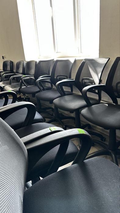 Срочная распродажа Офисная мебель Кресла стулья Крісла стульці Дивани