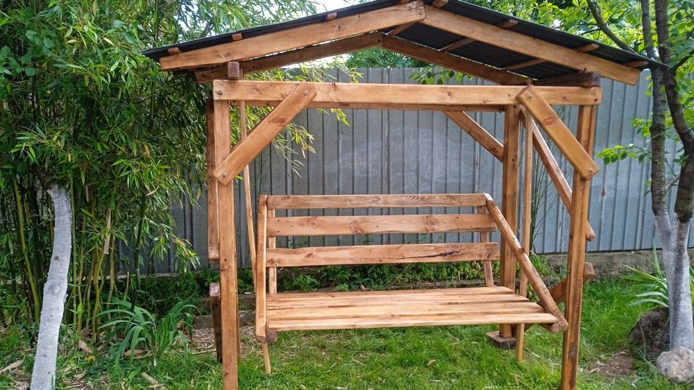 Гойдалка,альтанка,садова мебель.