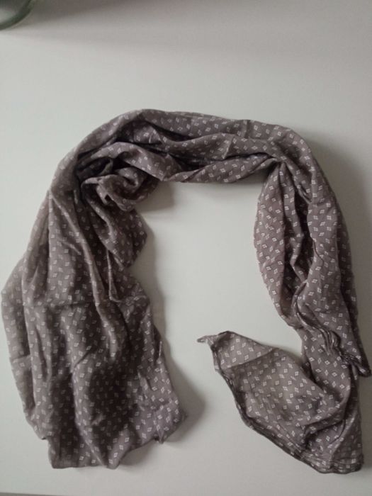 Brązowy zwiewny szal apaszka 150x78cm