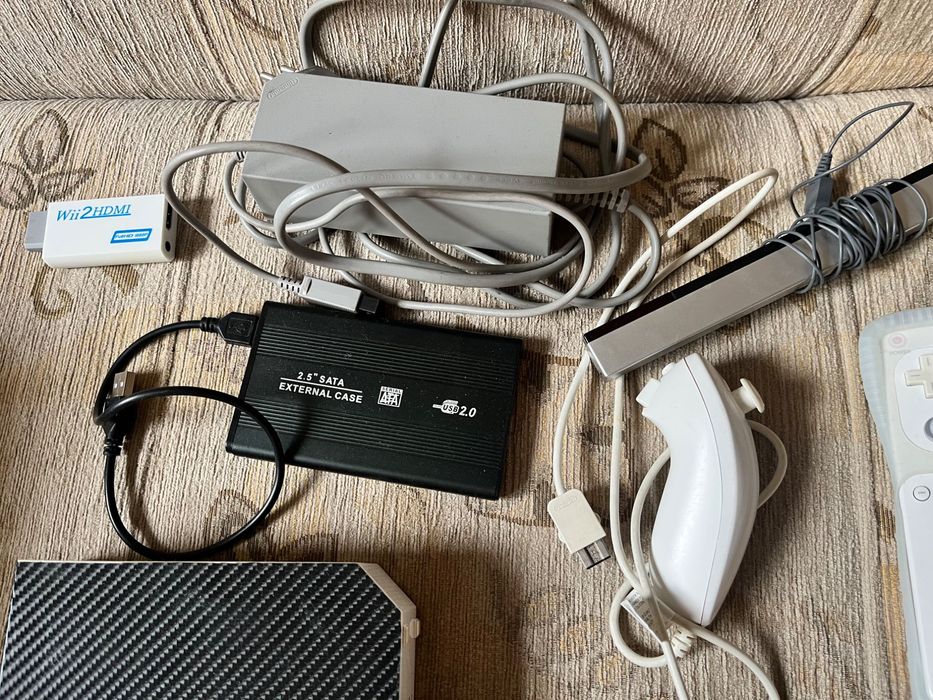 Konsola Wii homebrew z akcesoriami i HDMI