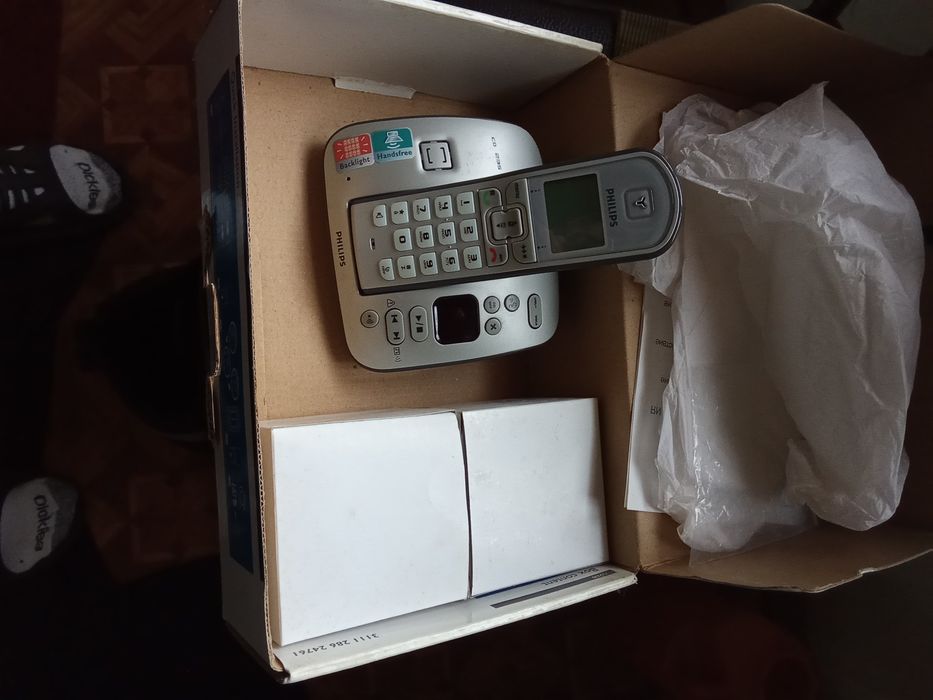 Радіо телефон з автовідповідачем.