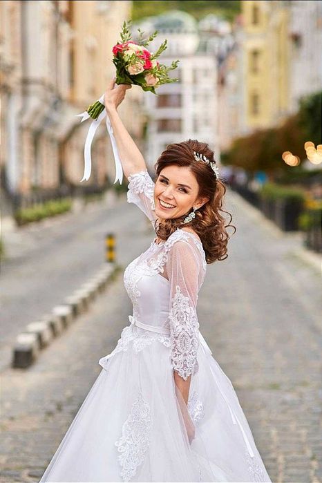 Весільна сукня шикарна біла