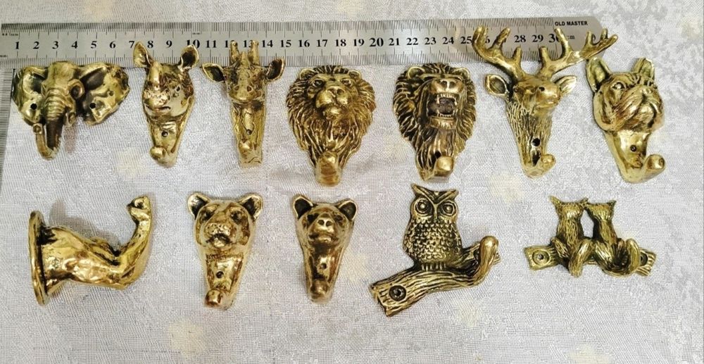 Продам вешалку из бронзы или латуни. Крючки.Жираф,лев, носорог