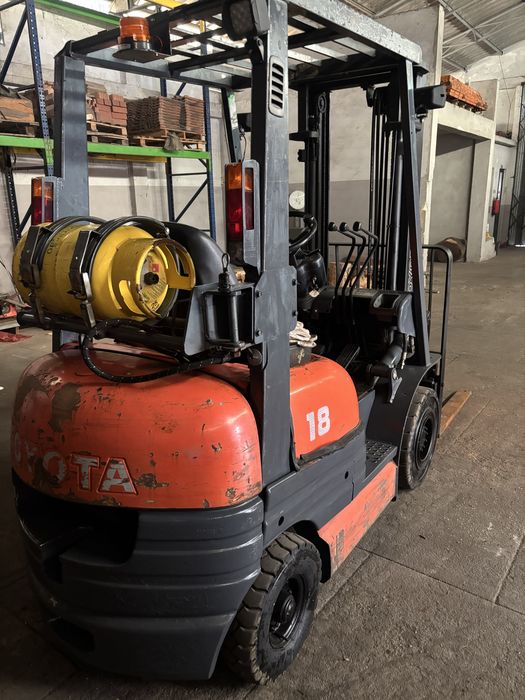 Empilhador toyota 18 Gas