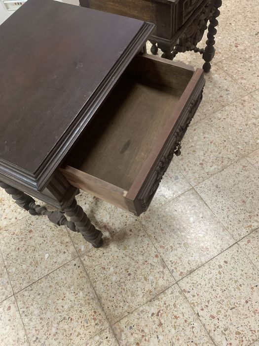 Par de mesas de cabeceira