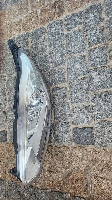 Farol frente esquerdo Ford Fiesta