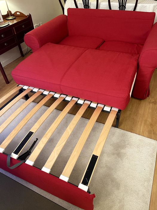 Sofa cama vermelho IKEA