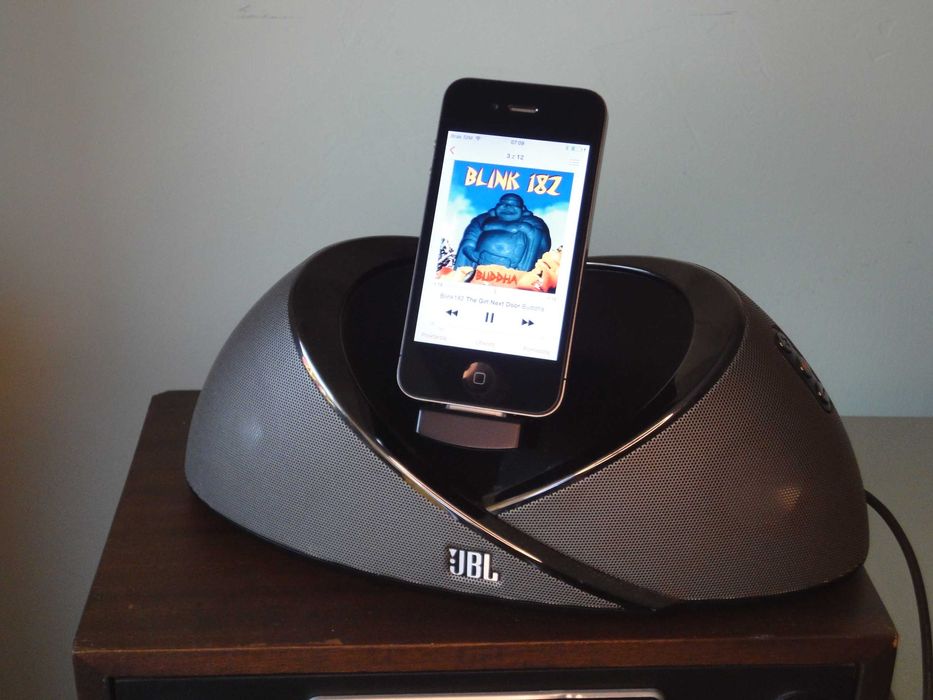 Głośnik JBL OnBeat Air + iPod 8GB