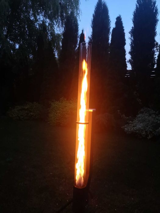 Parasol grzewczy promiennik ogrodowy na pellet palenisko kominek.