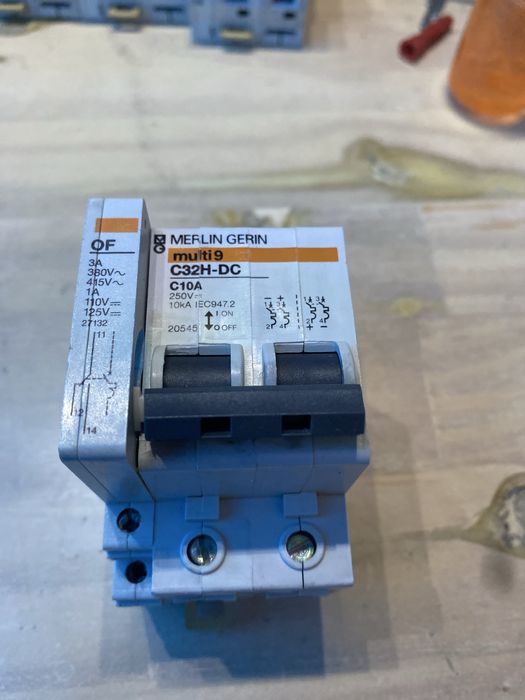 Disjuntor Merlin Gerin Multi 9 C32H-DC