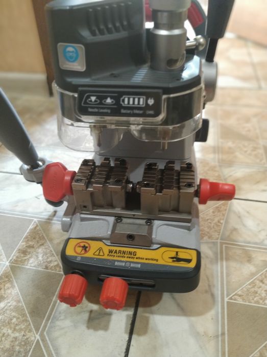 Продам станок для изготовления вертикальных квартирных,и автомобильных