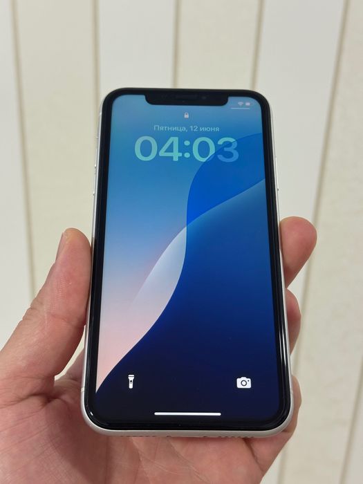 iPhone XR телефон