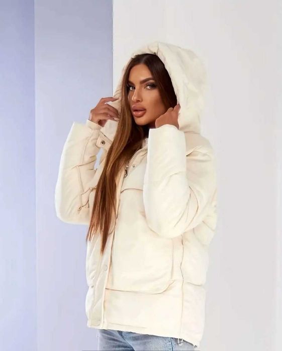 Жіноча куртка. Білого кольору. Женская куртка