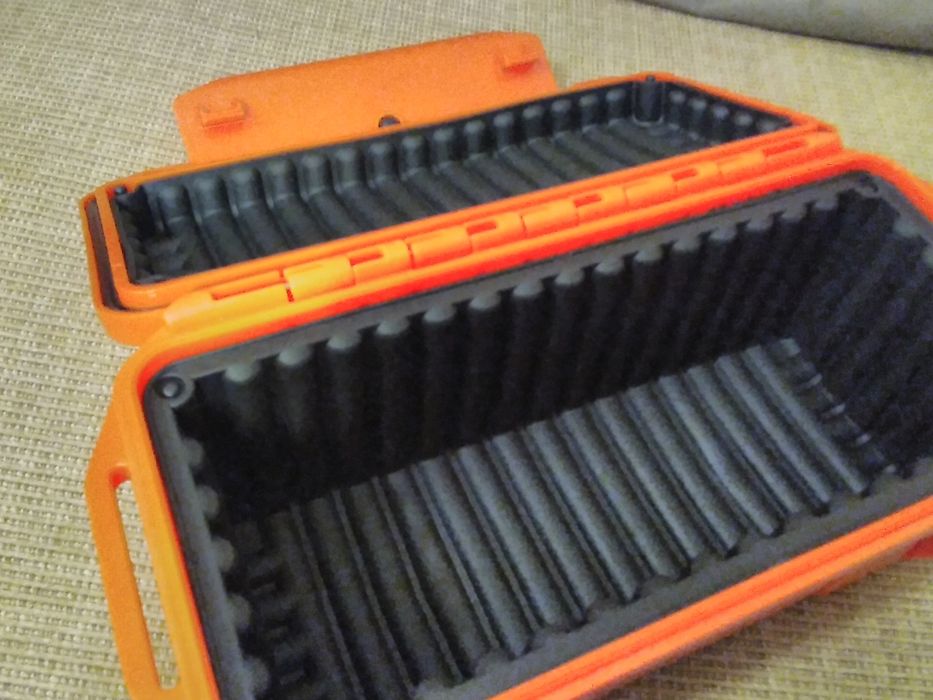 Caixa pequena ermetica p/ materiais delicados NOVA