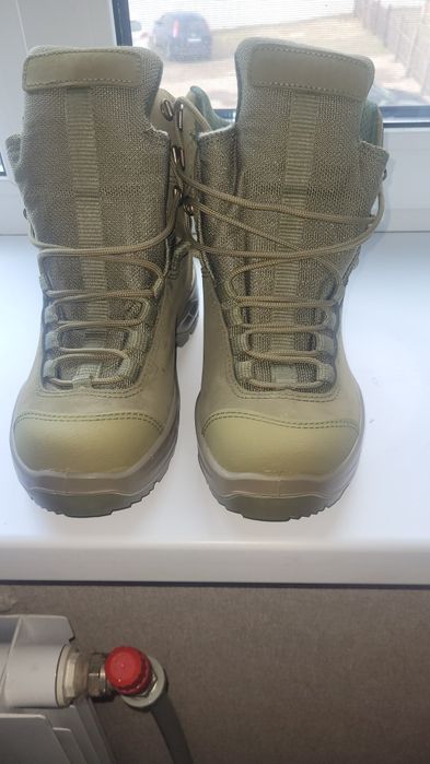 Продам берці нові