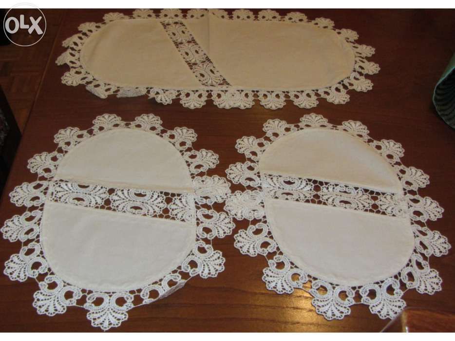 Conjunto naperons brancos