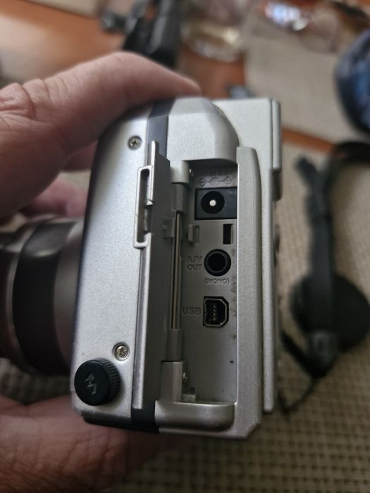 Olympus C-700 Ultra Zoom