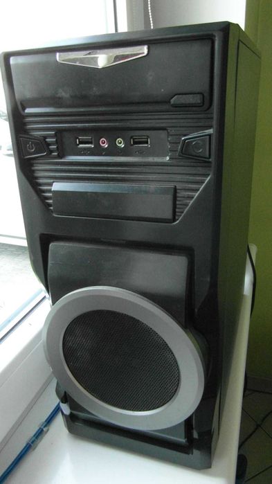 Komputer stacjonarny_działa /kompletny_RAM 2GB_Intel Pentium 4 / 3GHz