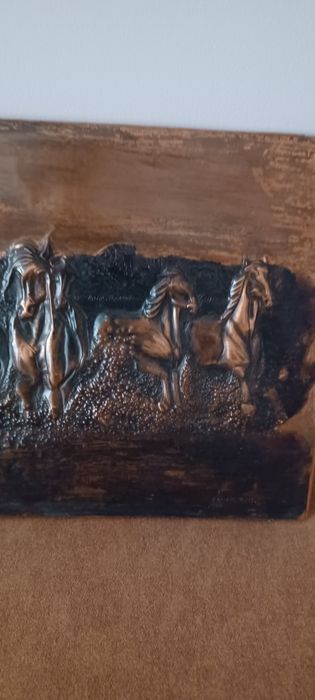 Miedziany obraz sygnowany ,konie.