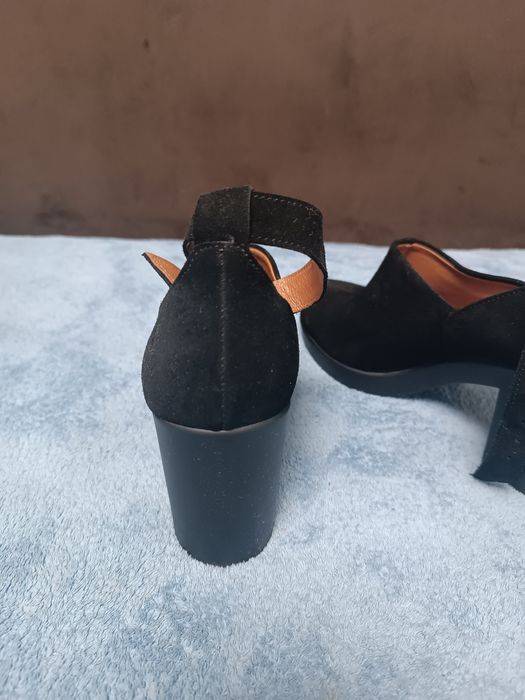 Нові жіночі туфлі натуральна замша Massiv